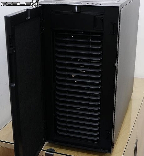 質感美型 Fractal Design R6 Black TG 靜音機殼王者開箱