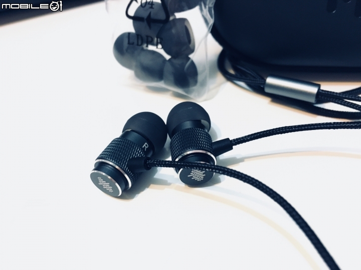 Acer耳機不專業開箱 (AHW810)