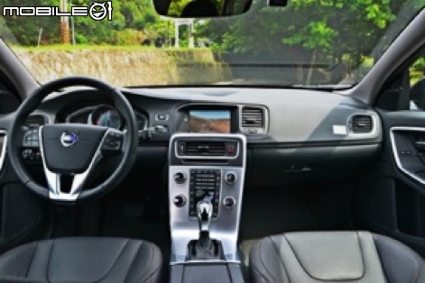 【AJ今天不開箱】來聊聊VOLVO給我的感覺吧-V60 CC