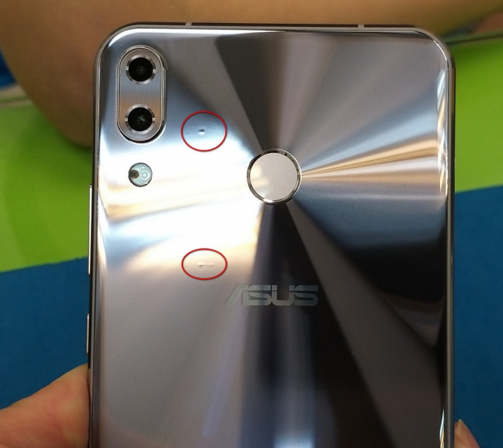 ASUS Zenfone 5Z購買一定要檢查背蓋外觀有悽慘的壓傷