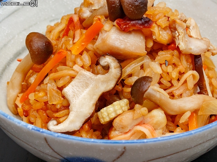 SHARP AX-XP4T 水波爐料理分享:雞肉野菇炊飯:成品 SHARP AX-XP4T 水波爐料理分享:雞肉野菇炊飯:成品
