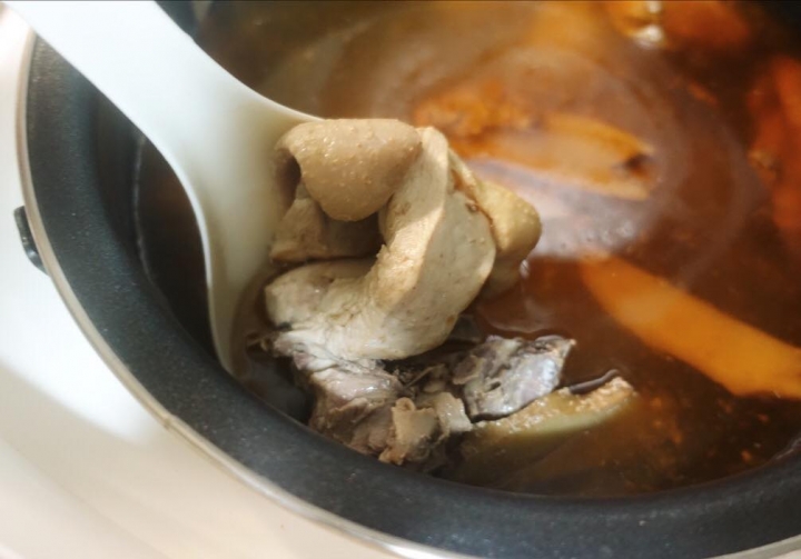 天氣冷用鍋寶來做碗熱熱的麻油雞湯吧~