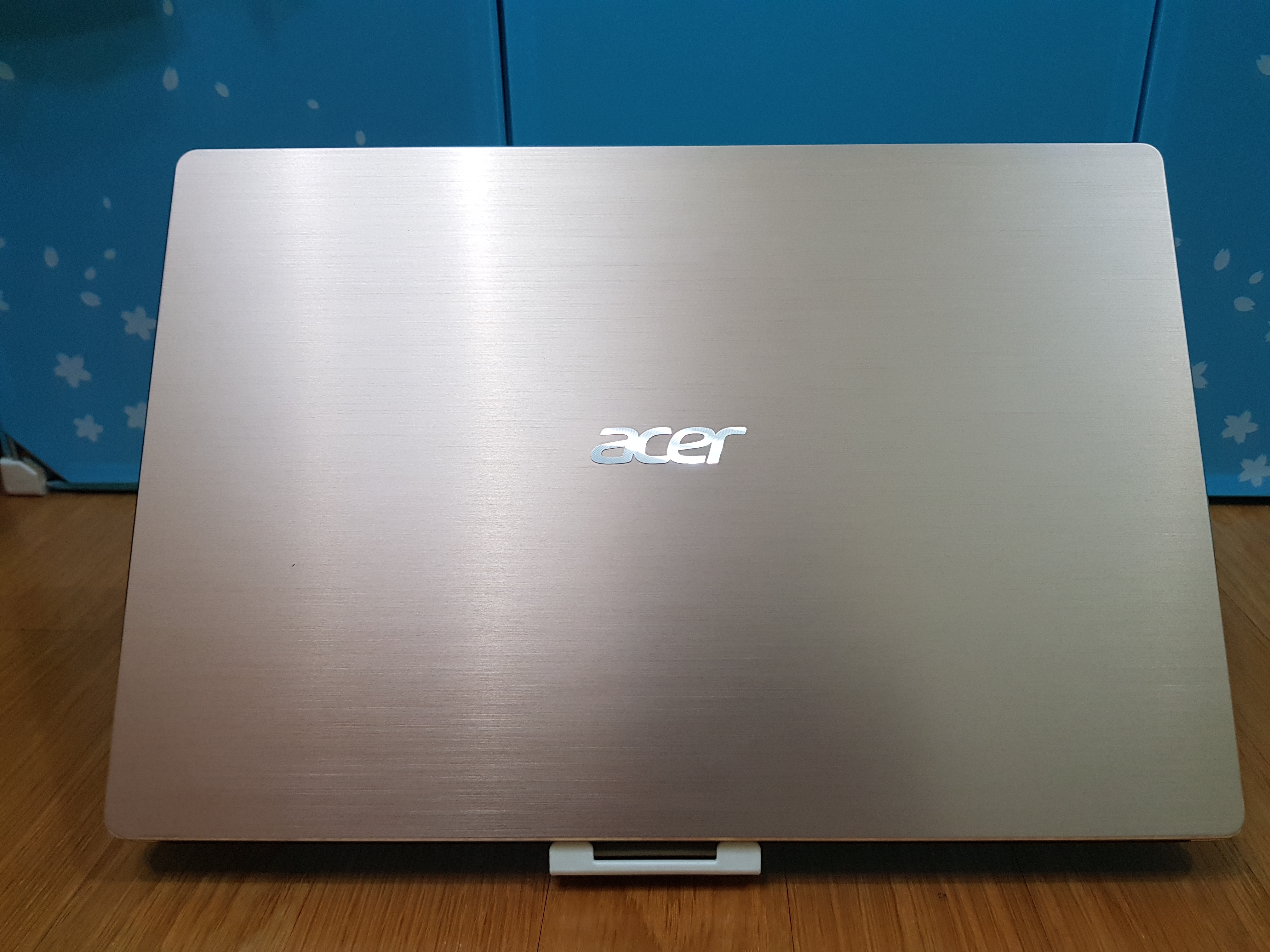 【小宅開箱】【閒聊】Acer Swift 3 SF315-52G 香檳金 現代化的隱形文書戰機