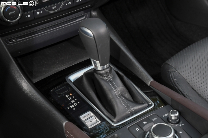 進口中型掀背車誰與爭鋒!Auris/Mazda3/Golf/Ioniq集體評比與330公里油耗實測