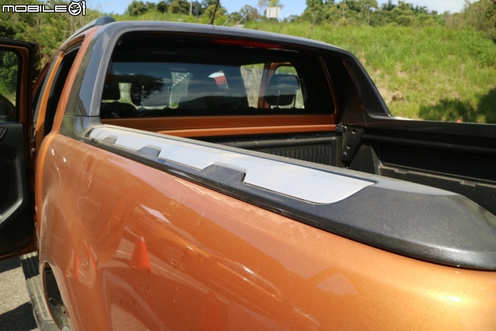 不管是柏油路或是石頭路,只要有FORD RANGER 就都是好路