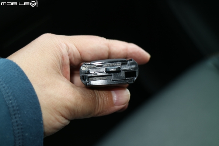 不管是柏油路或是石頭路,只要有FORD RANGER 就都是好路