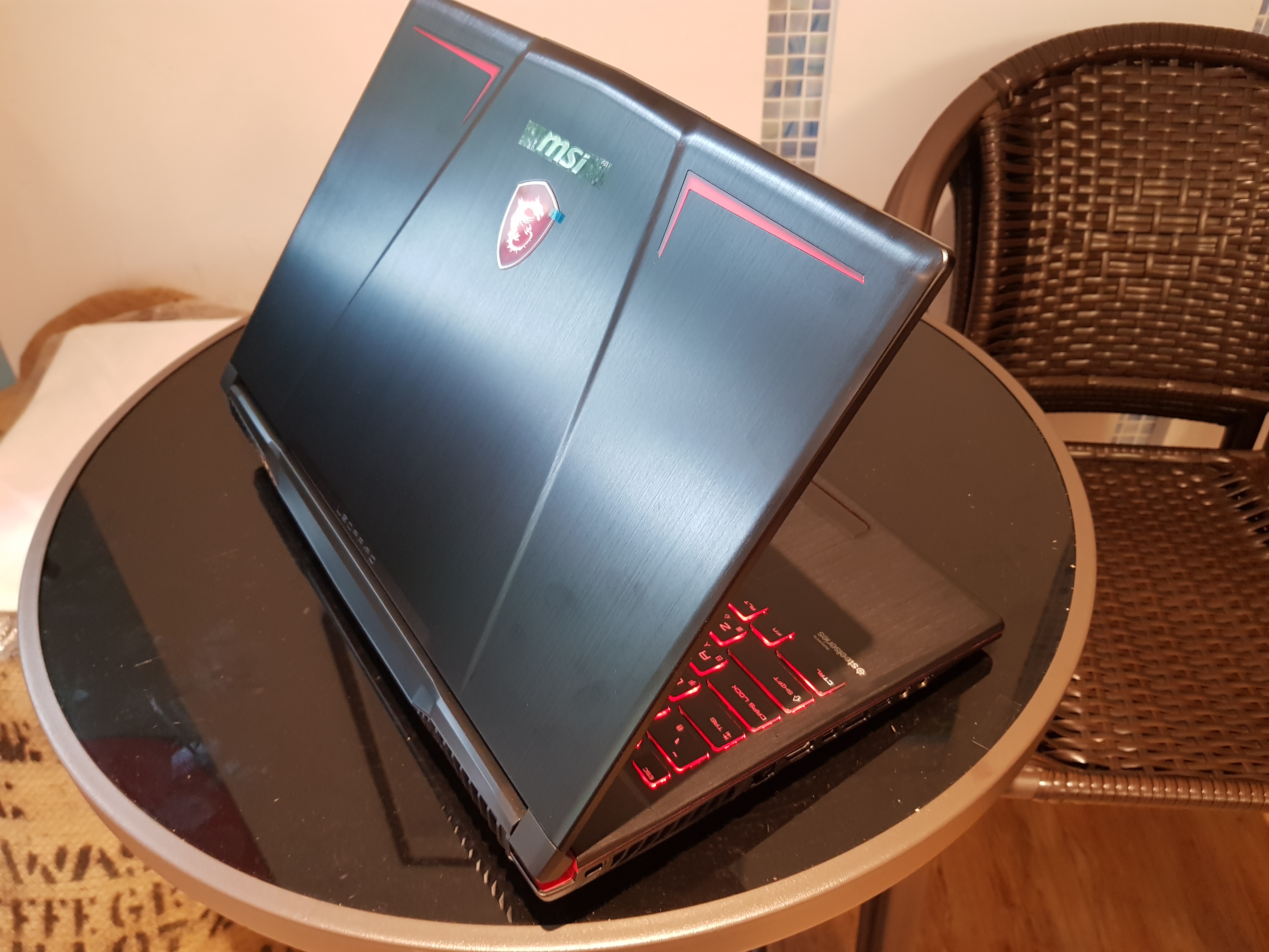 【小宅開箱】【閒聊】MSI GP63-8RE 平價-也能成為電競的一席