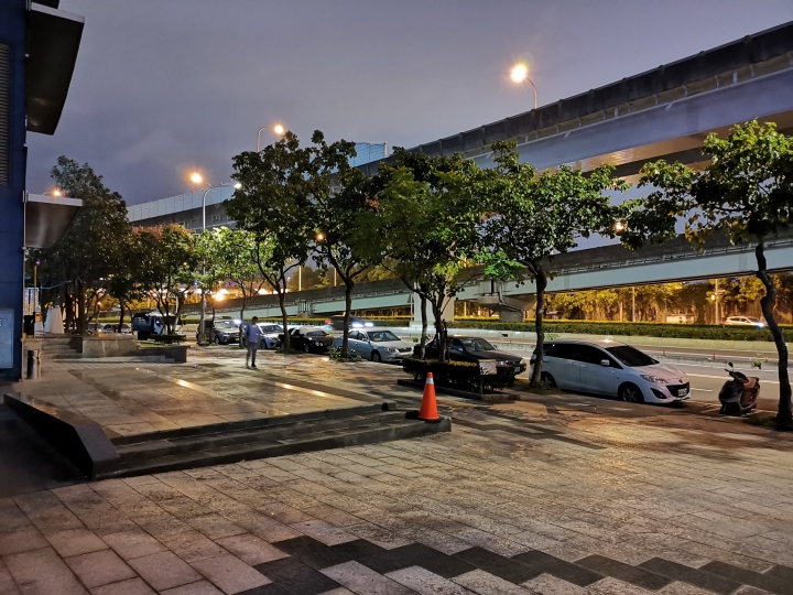Mate 20 pro(黑)入手,來試試夜間拍攝