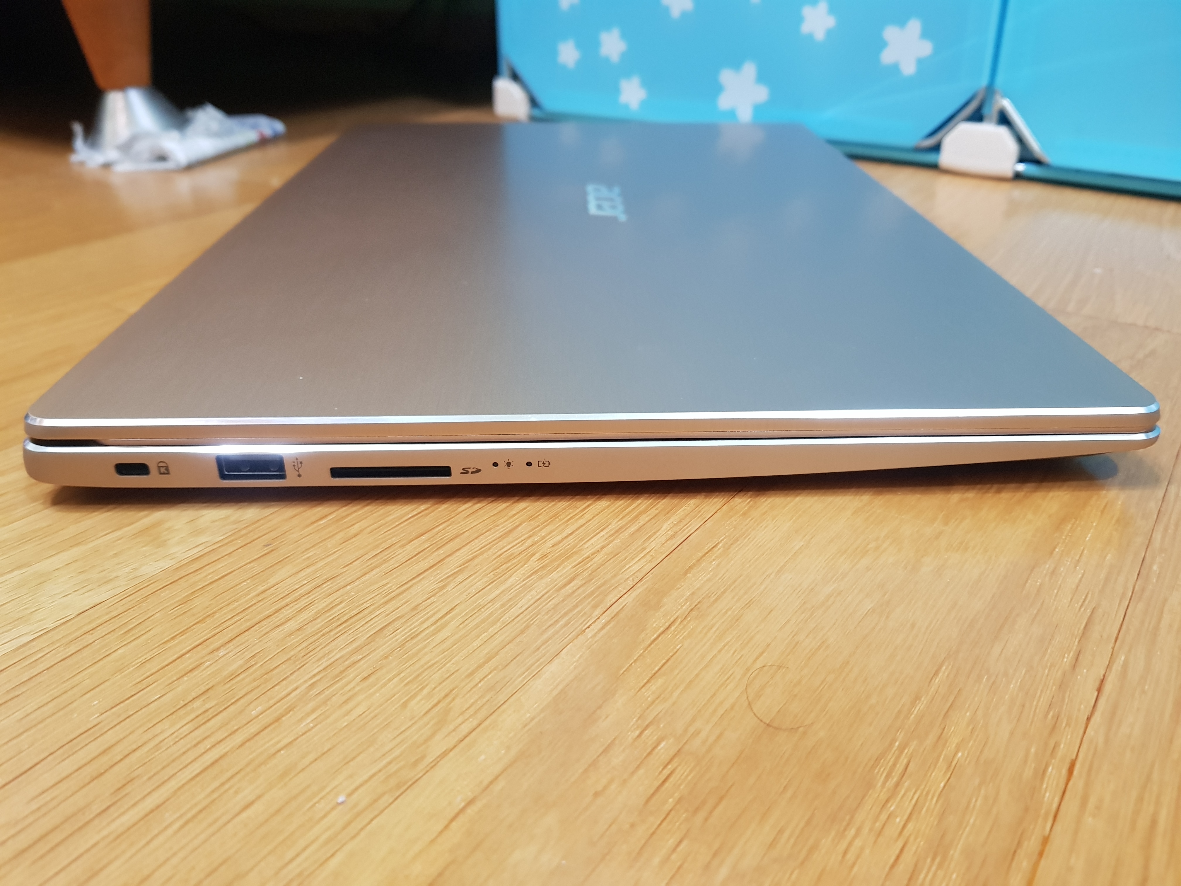 【小宅開箱】【閒聊】Acer Swift 3 SF315-52G 香檳金 現代化的隱形文書戰機