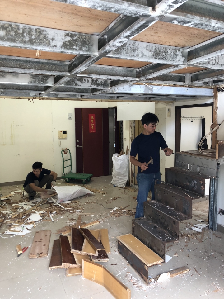 【開箱】屬於我的樓中樓小宅-純木工+玻璃+鐵工+水電完全自個找!!