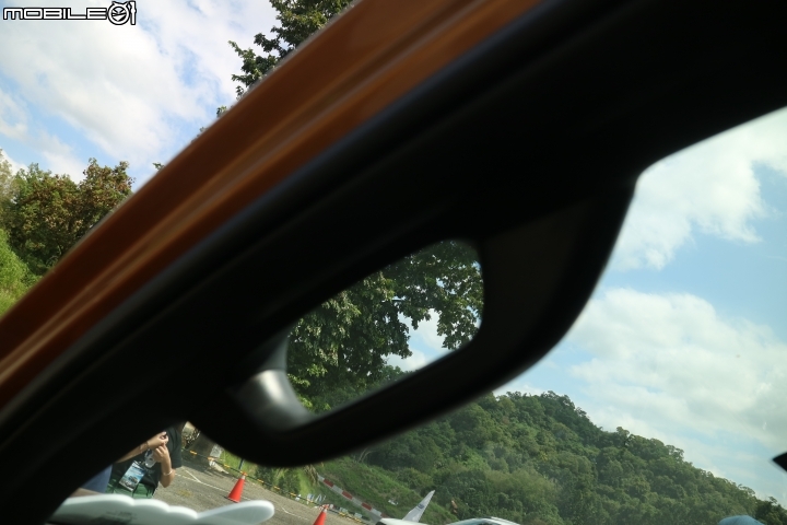 不管是柏油路或是石頭路,只要有FORD RANGER 就都是好路