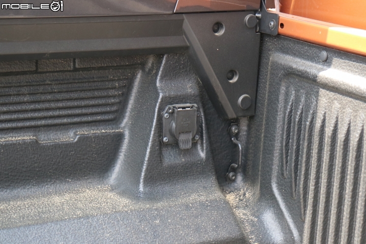 不管是柏油路或是石頭路,只要有FORD RANGER 就都是好路