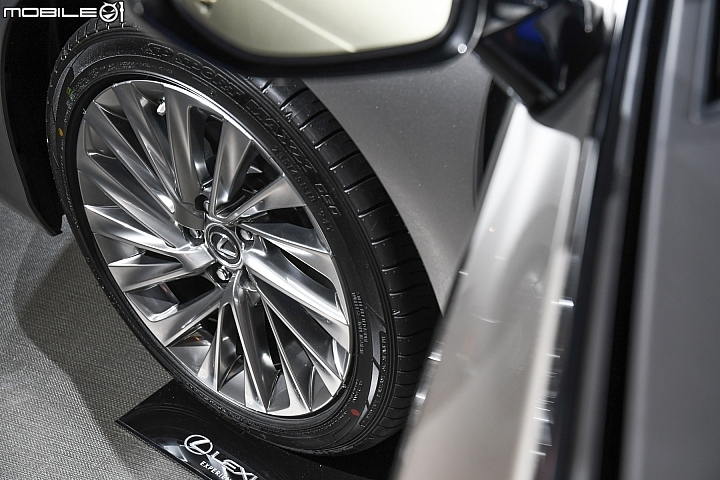 Lexus ES 300h油電混和動力登台! Lexus ES 300h油電混和動力登台!