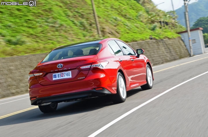 Toyota New Camry Hybrid試駕，老朋友一陣子沒見怎麼變帥了