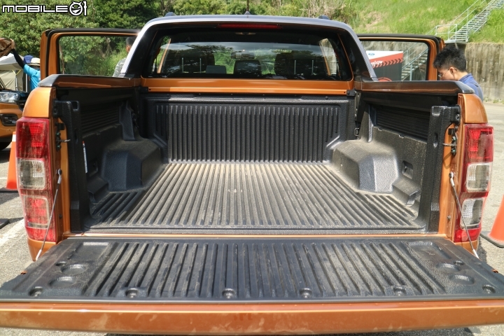 不管是柏油路或是石頭路,只要有FORD RANGER 就都是好路