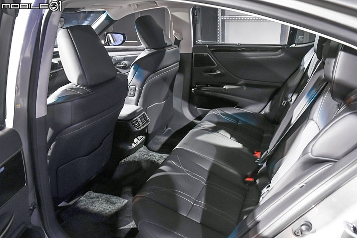 Lexus ES 300h 內裝。 Lexus ES 300h 內裝。