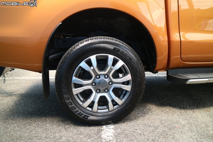 不管是柏油路或是石頭路,只要有FORD RANGER 就都是好路