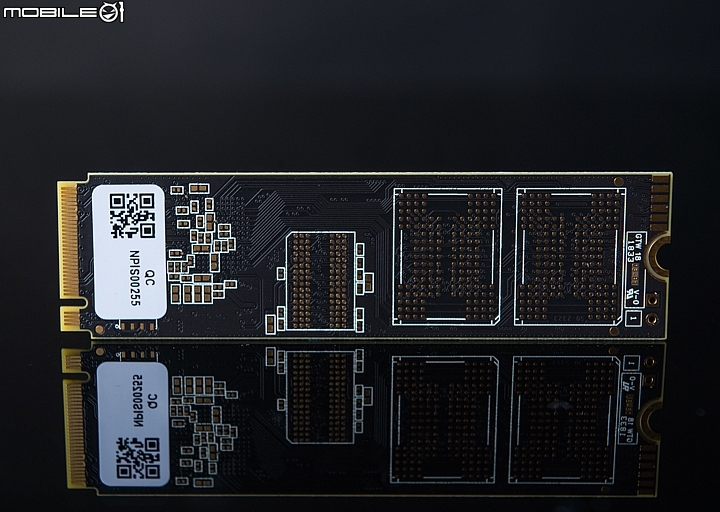 1TB版本的Crucial P1 NVMe M.2 SSD硬碟背後還有預留兩個NAND與記憶體的空間。 1TB版本的Crucial P1 NVMe M.2 SSD硬碟背後還有預留兩個NAND與記憶體的空間。