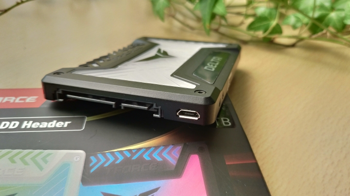 十銓 NIGHT HAWK RGB DDR4、DELTA RGB SSD開箱