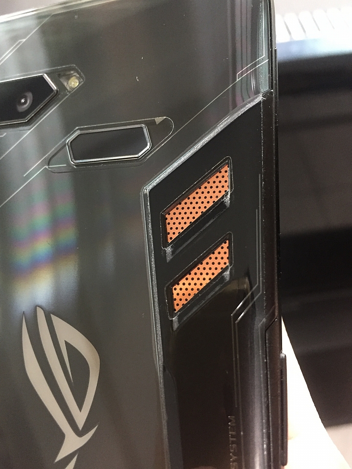 ROG Phone 背貼.保護貼分享