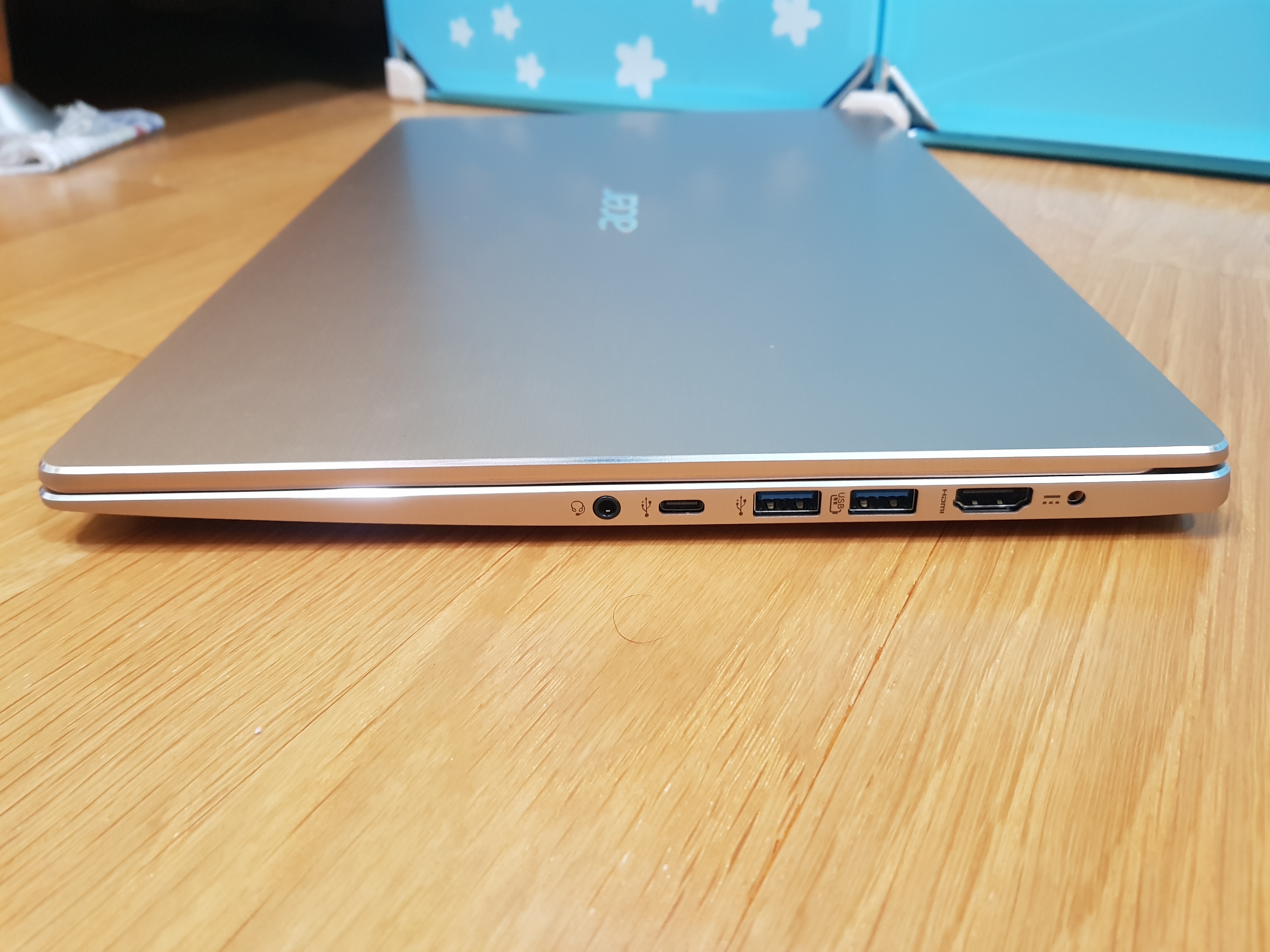 【小宅開箱】【閒聊】Acer Swift 3 SF315-52G 香檳金 現代化的隱形文書戰機