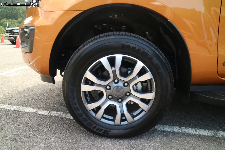 不管是柏油路或是石頭路,只要有FORD RANGER 就都是好路
