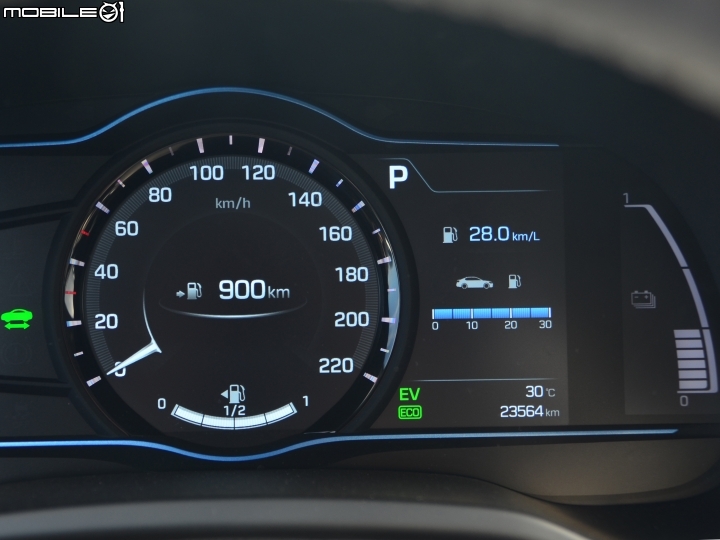 進口中型掀背車誰與爭鋒!Auris/Mazda3/Golf/Ioniq集體評比與330公里油耗實測