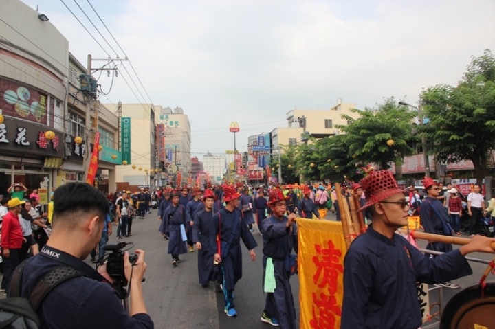 「一生中一定要參與一次的台灣傳統文化祭典」戊戌正科東港迎王騎記