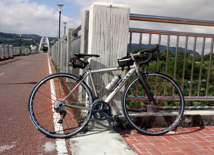 新組鈦合金公路車LYNSKEY-R470