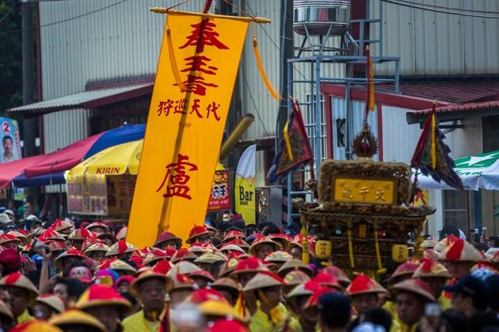 「一生中一定要參與一次的台灣傳統文化祭典」戊戌正科東港迎王騎記