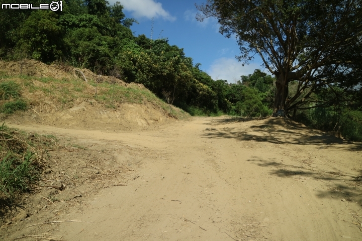不管是柏油路或是石頭路,只要有FORD RANGER 就都是好路