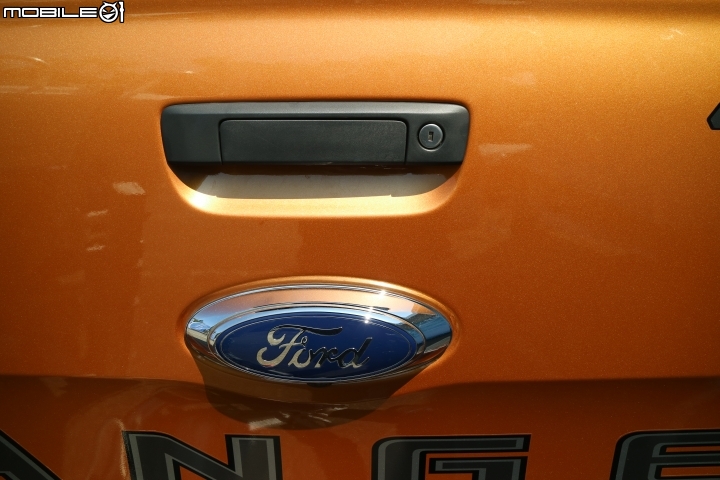 不管是柏油路或是石頭路,只要有FORD RANGER 就都是好路