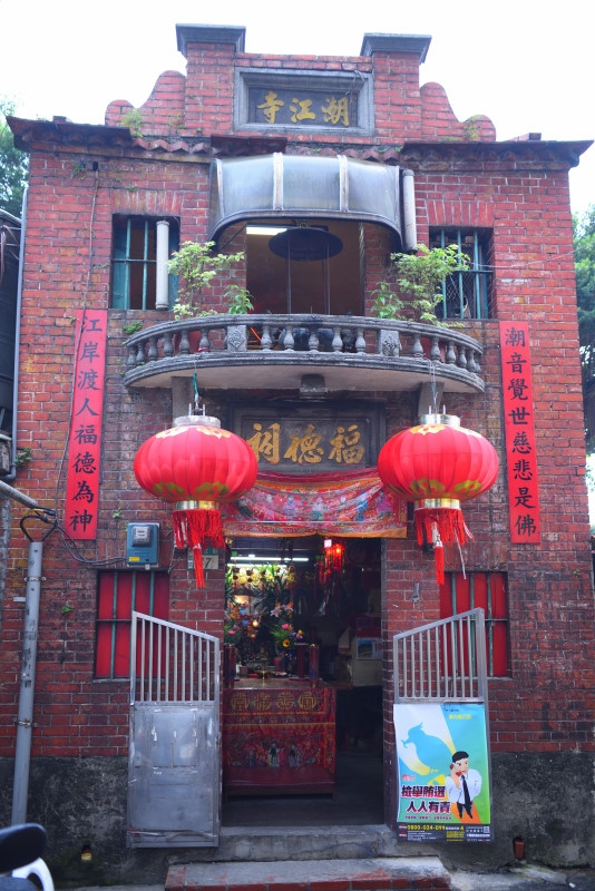 新莊老街、迴龍捷運站,人好少