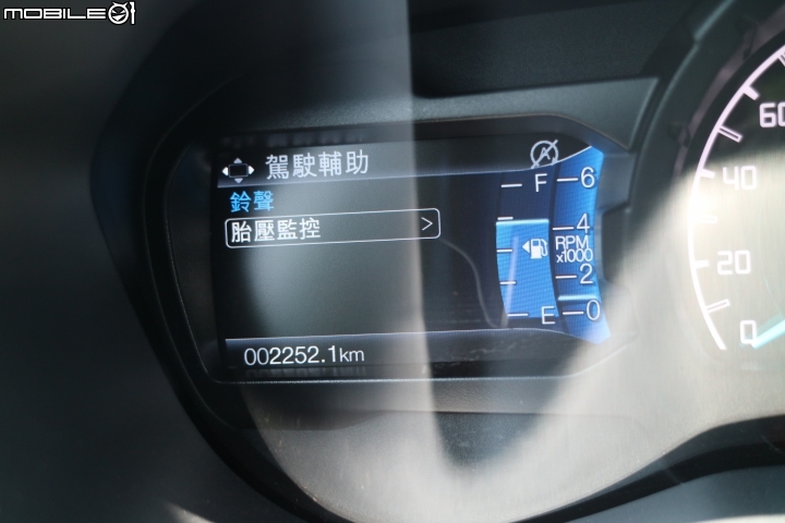 不管是柏油路或是石頭路,只要有FORD RANGER 就都是好路
