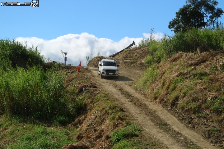 不管是柏油路或是石頭路,只要有FORD RANGER 就都是好路