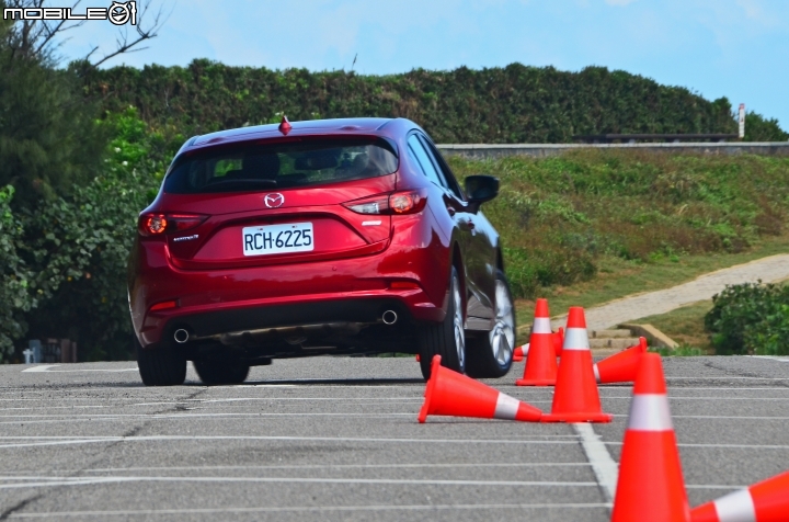 進口中型掀背車誰與爭鋒！Auris/Mazda3/Golf/Ioniq集體評比與330公里油耗實測