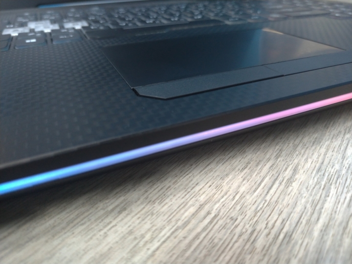 炫耀新伙伴 華碩ROG Strix Scar II開箱