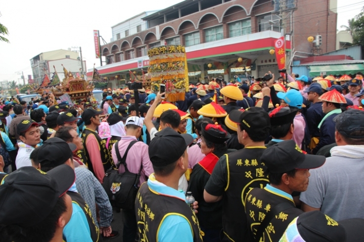 「一生中一定要參與一次的台灣傳統文化祭典」戊戌正科東港迎王騎記