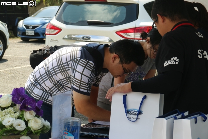 不管是柏油路或是石頭路,只要有FORD RANGER 就都是好路