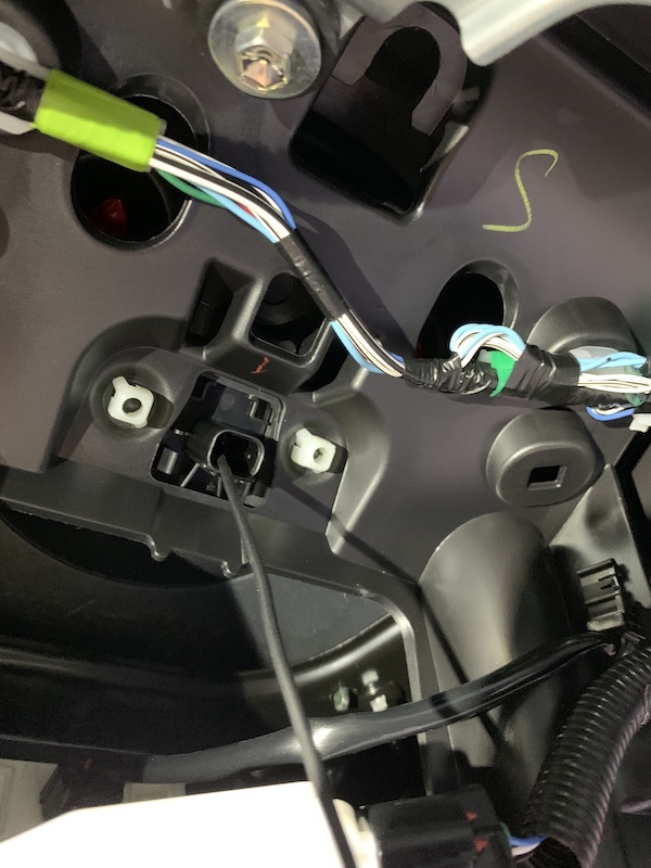 AURIS 專用倒車視訊鏡頭及行車記錄器拉線(DIY施工參考)