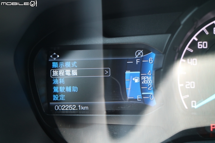 不管是柏油路或是石頭路,只要有FORD RANGER 就都是好路
