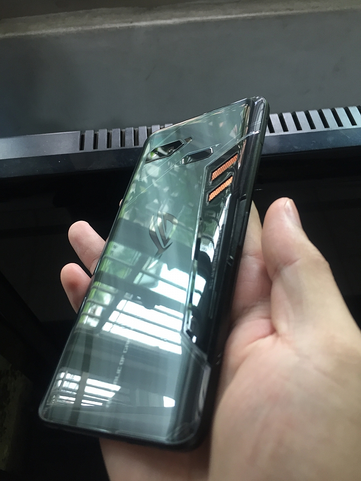 ROG Phone 背貼.保護貼分享