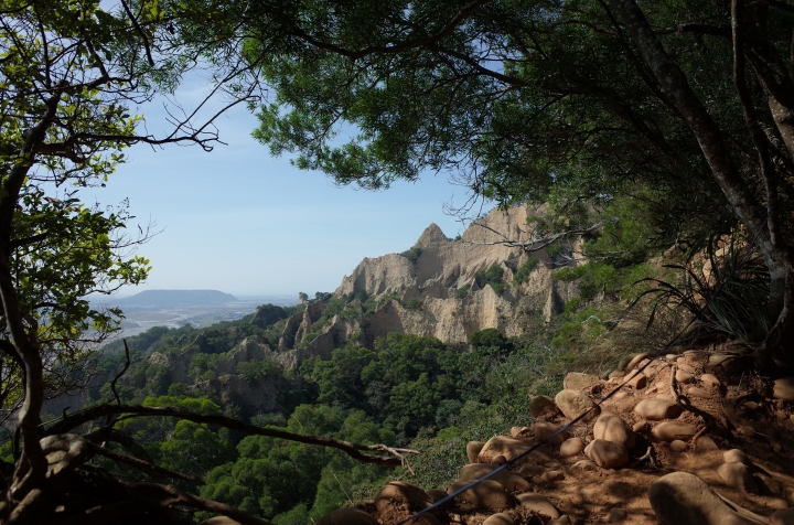 我與小鳥飛翔: 苗栗火燄山 ! 看看峽谷風情