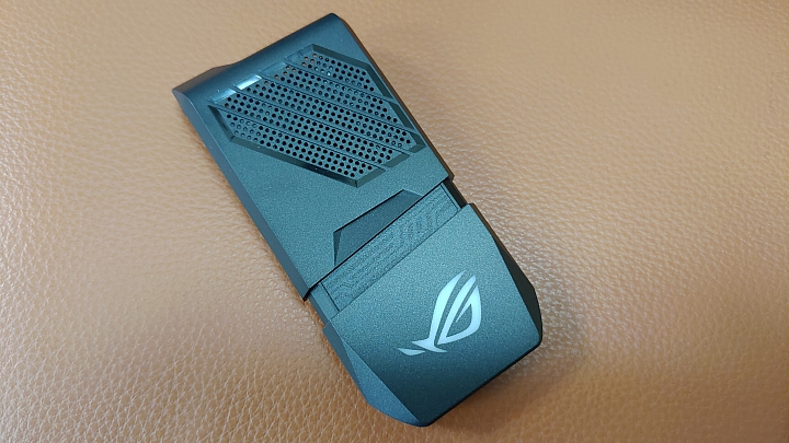 128GB版的ROG Phone 爽玩吃雞