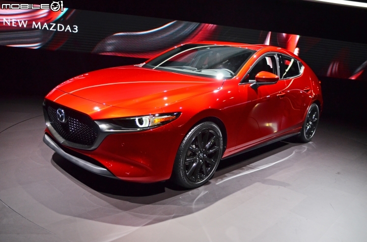 大改款Mazda 3、Toyota Corolla首度同框實車賞析，誰能成為新一代人氣王？