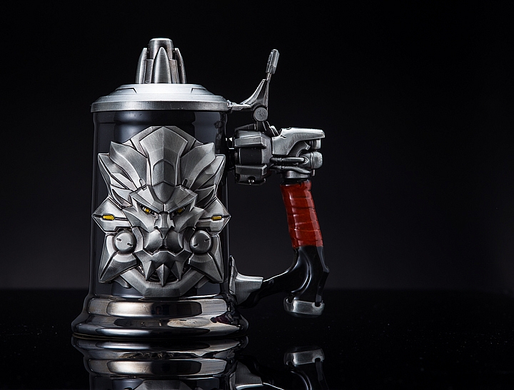 《鬥陣特攻》萊因哈特 Reinhardt Stein 啤酒杯-正面 《鬥陣特攻》萊因哈特 Reinhardt Stein 啤酒杯-正面