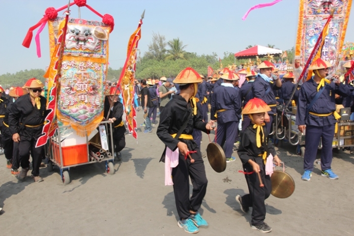 「一生中一定要參與一次的台灣傳統文化祭典」戊戌正科東港迎王騎記