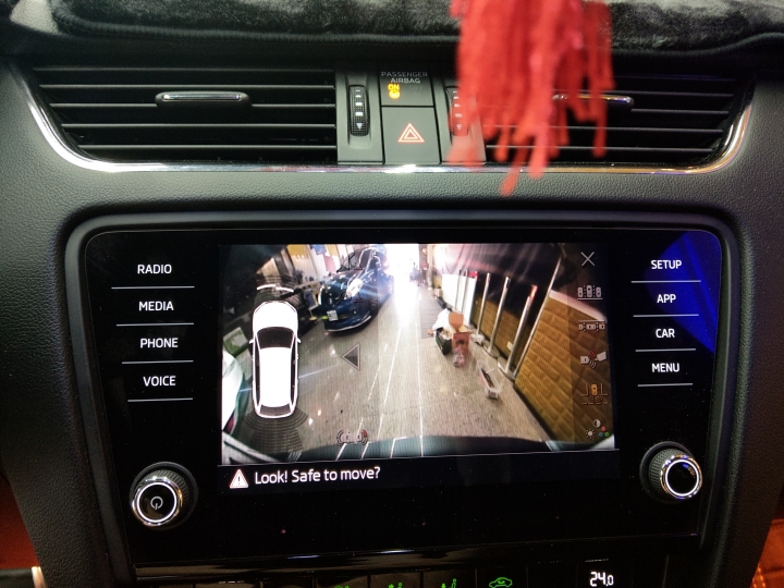 Skoda octavia vrs 安全好本事 之 盲點偵測 跟倒車顯影篇