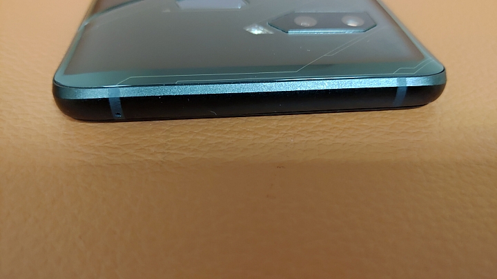 128GB版的ROG Phone 爽玩吃雞