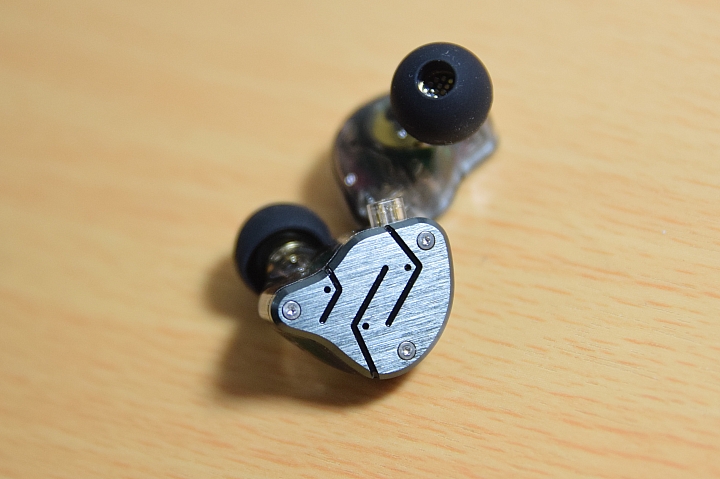 開箱 體驗 KZ ZSN 可換線入耳式耳機 亮眼外型 CP超值高端耳機